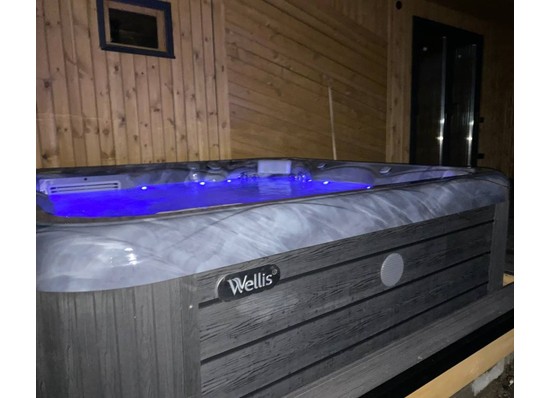 Установка гидромассажного спа-бассейна Wellis Venus в г.Барановичи